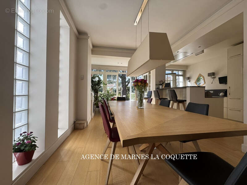 Maison à MARNES-LA-COQUETTE