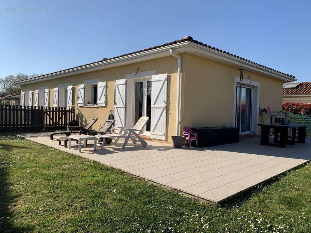 façade maison SUD et EST - Maison à MIRANDE