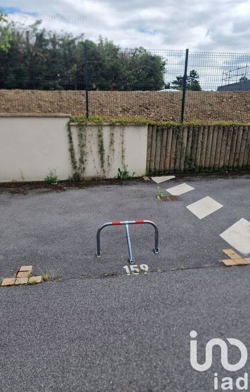 Photo 1 - Parking à ROISSY-EN-BRIE