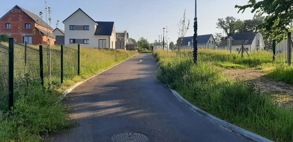 Terrain à LES AUTHIEUX-SUR-LE-PORT-SAINT-OUEN