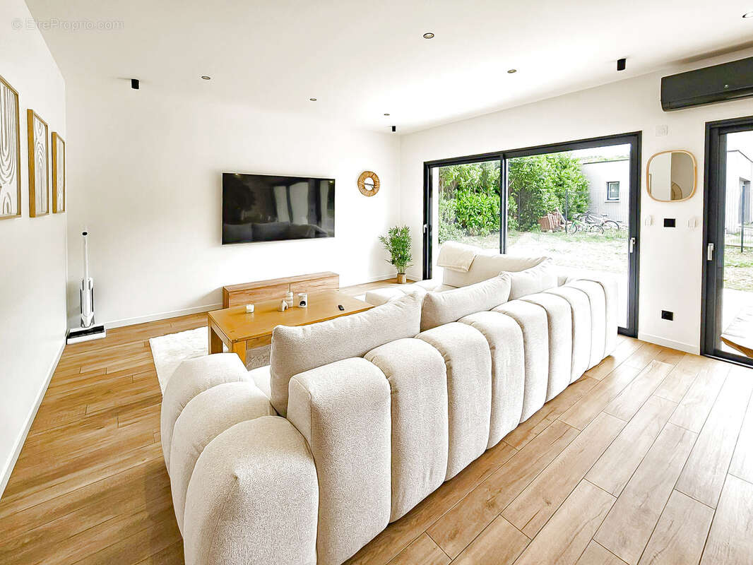 Maison à SAINT-SORLIN-EN-VALLOIRE