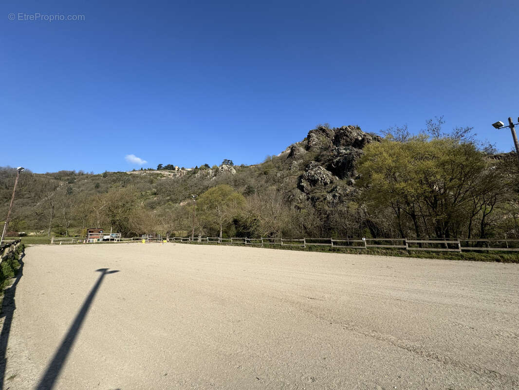Maison rénovée, dépendances, écuries, carrière   1,9 ha de terrain - photo 11