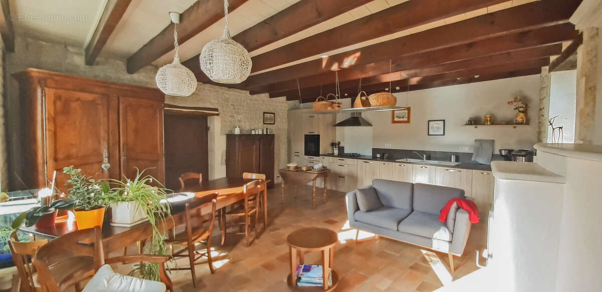 Maison à MONTIGNAC-CHARENTE