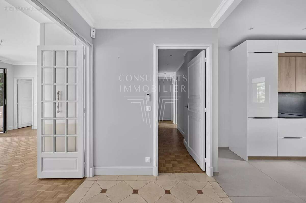 Charles laffitte. appartement familial avec balcons - photo 5