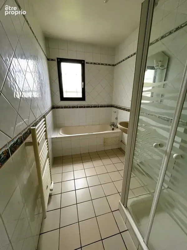 Maison familiale vovable de plain-pied 4 chambres + bureau garage beau terrain clos - photo 6