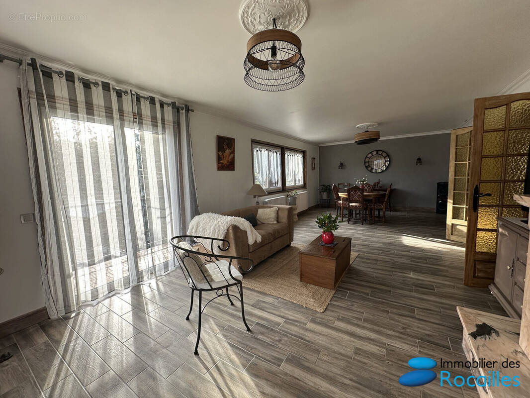 Maison à LA ROCHE-SUR-FORON