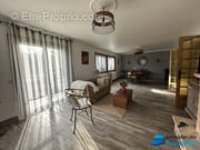 Maison à LA ROCHE-SUR-FORON