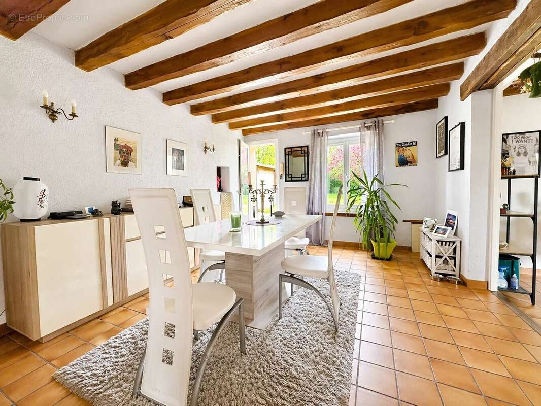 Maison à HOUDAN