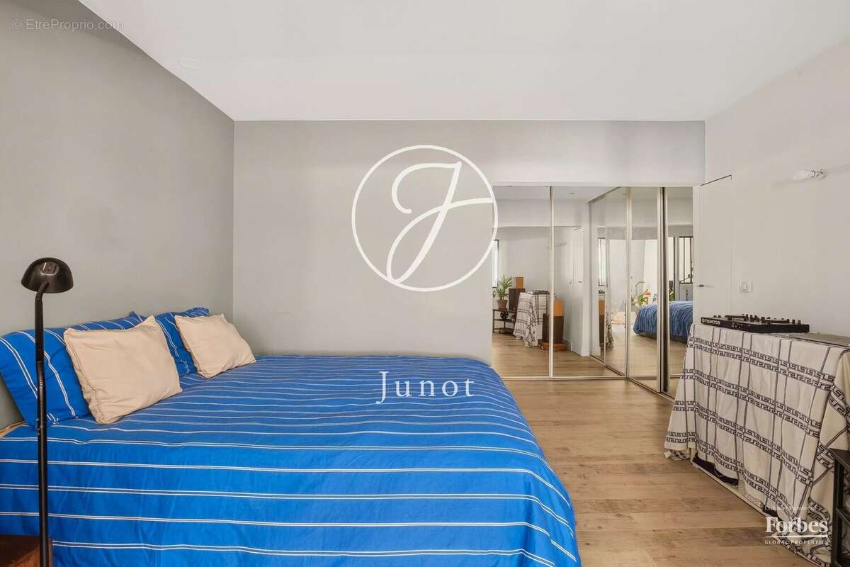Paris 16e - PASSY / TOUR - Grand studio esprit 2 pièces - 44,70m² Carrez - 1 chambre avec verrière - photo 9