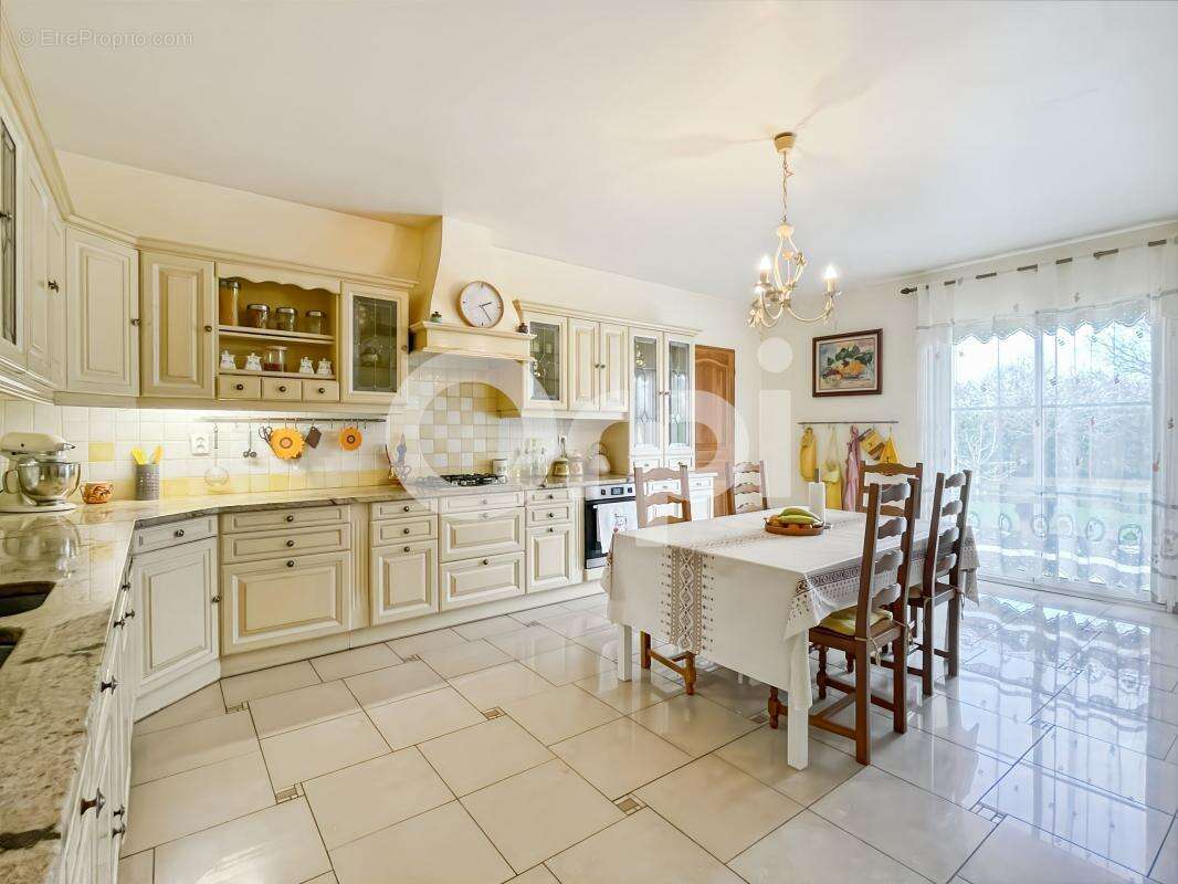 Maison à SAINTE-GEMME-MORONVAL