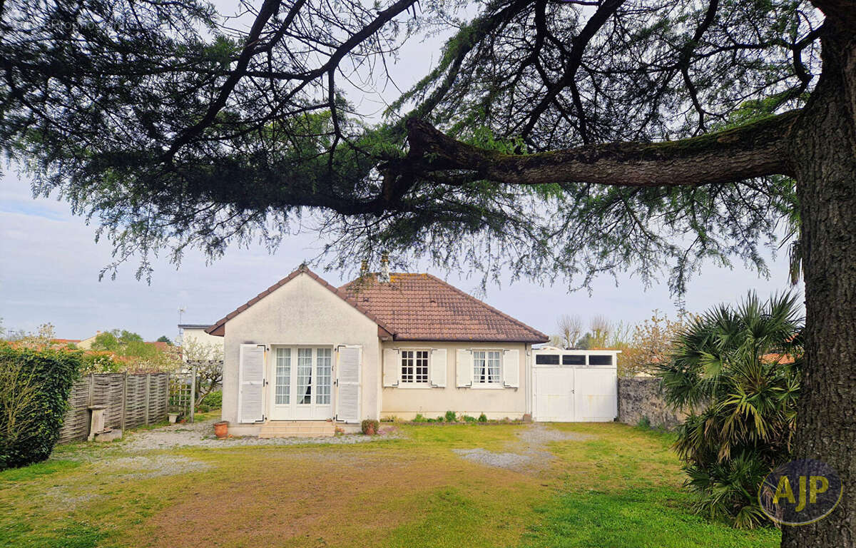 Maison à CUGAND