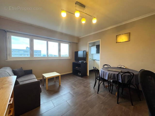 Appartement à COURBEVOIE