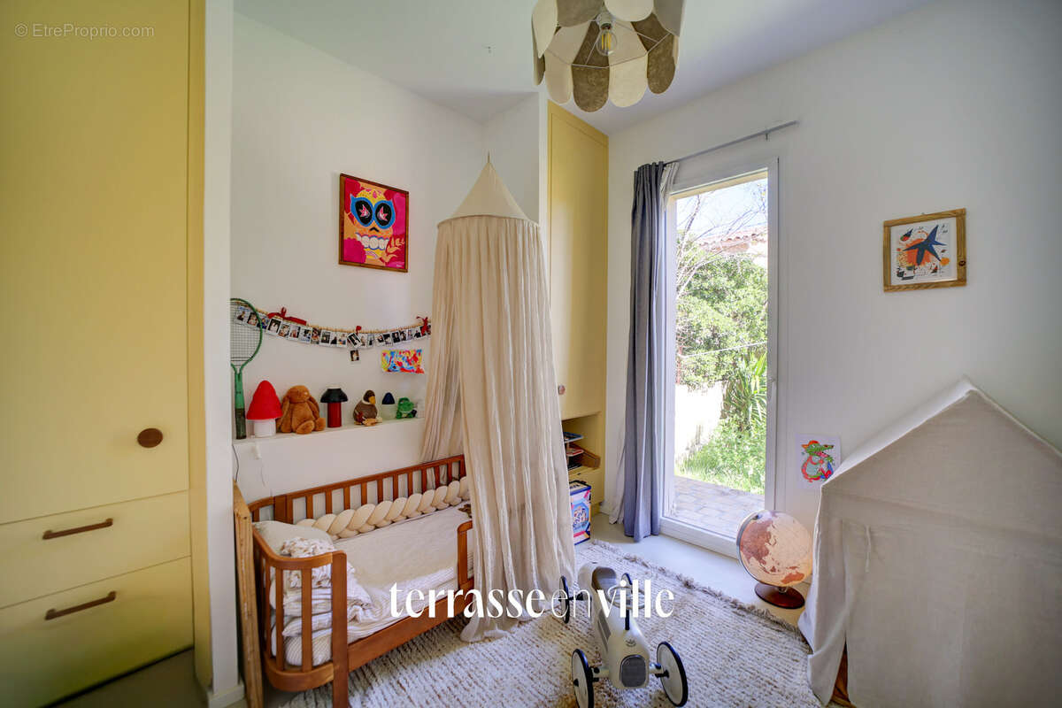La ciotat - maison d'architecte  - t4 - 100 m2 - lumineuse - parcelle - 430m2  - 775 000 € - photo 18