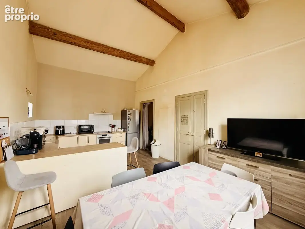 Vauvert   Maison de village P4 avec plafond cathédrale - photo 2