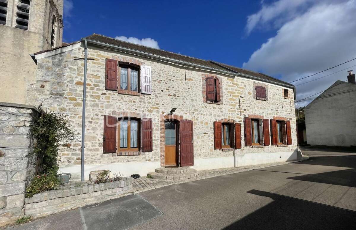 Maison à SAINT-GERMAIN-LAVAL