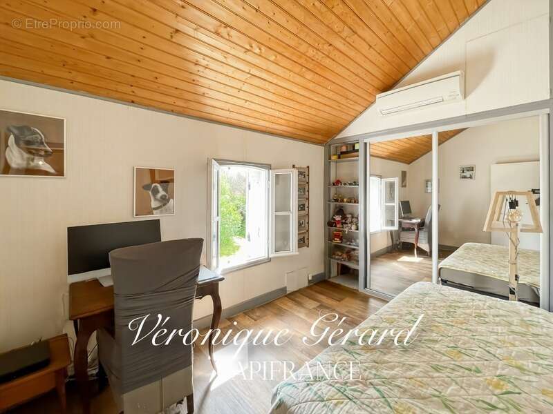 Belle Girondine avec Gîte et boxes pour chevaux à SAINT CHRISTOPHE DE DOUBLE sur 12000M² de terrain - photo 36