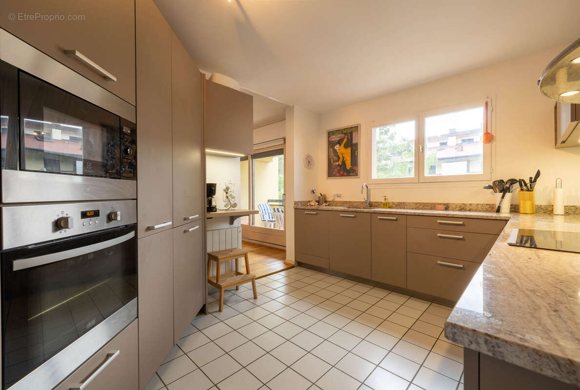 Appartement à COLLONGES-SOUS-SALEVE