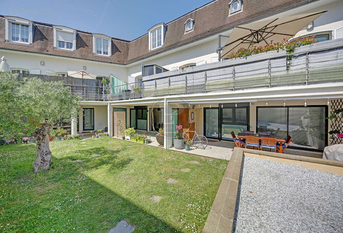 Appartement à MAREIL-MARLY