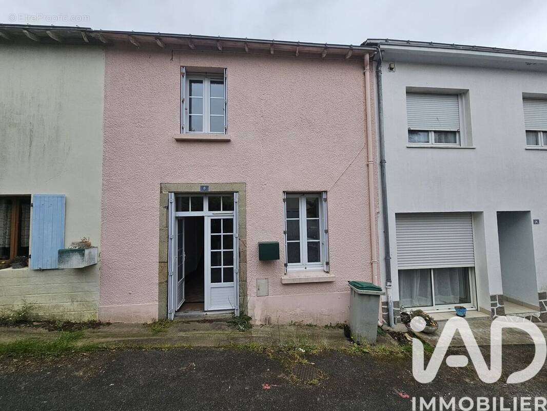 Photo 1 - Maison à ROCHESERVIERE