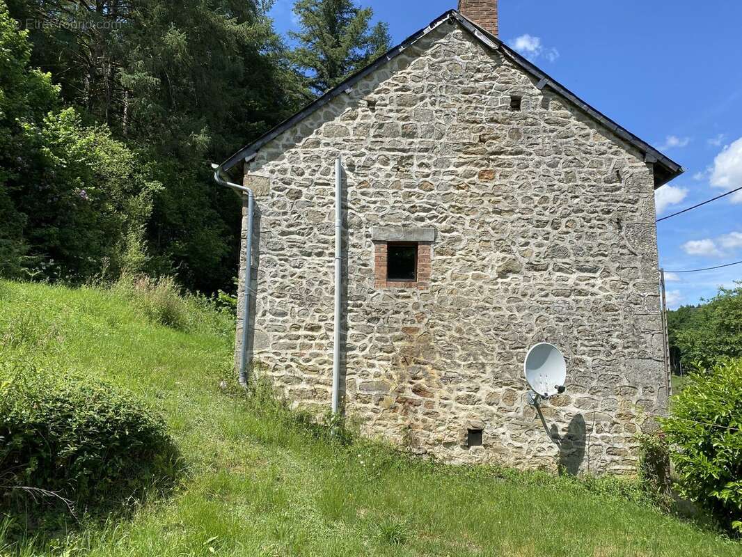 Maison à EYMOUTIERS