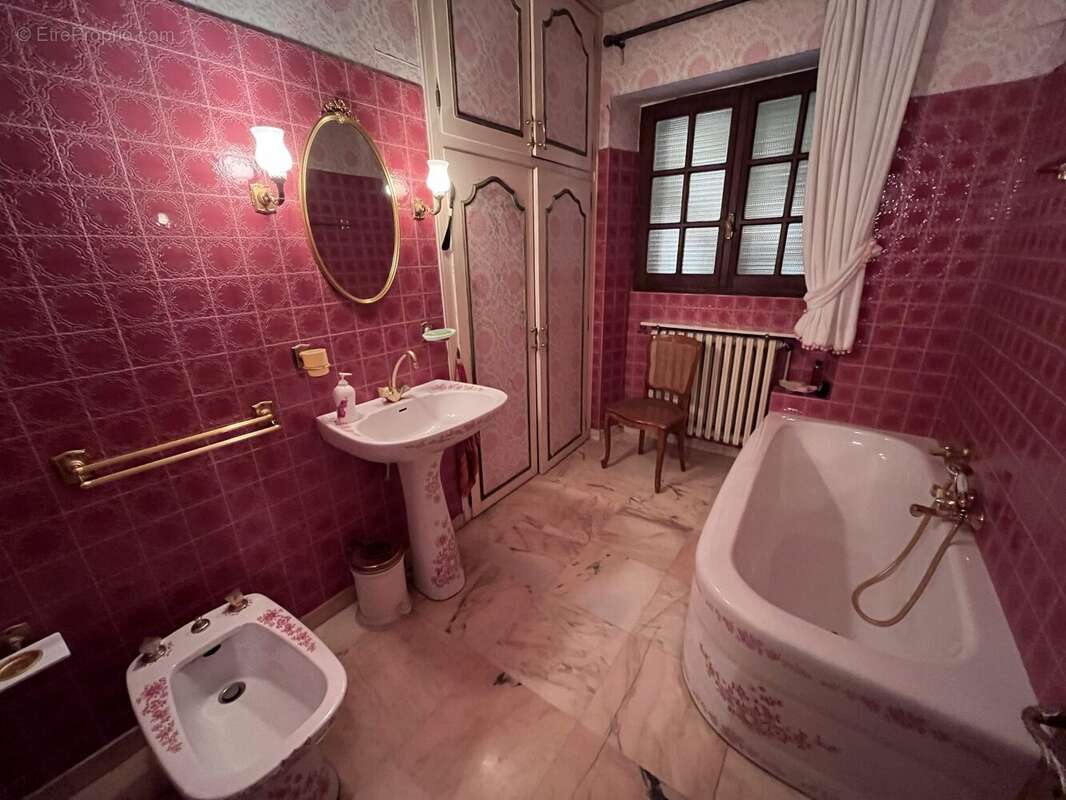 Salle de bains - Maison à NEUVIC