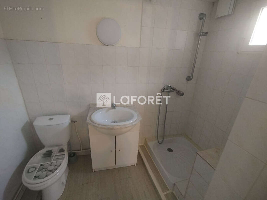 Maison de ville 2 chambres avec cour privative et dépendance PONT DE L'ARCHE - photo 7