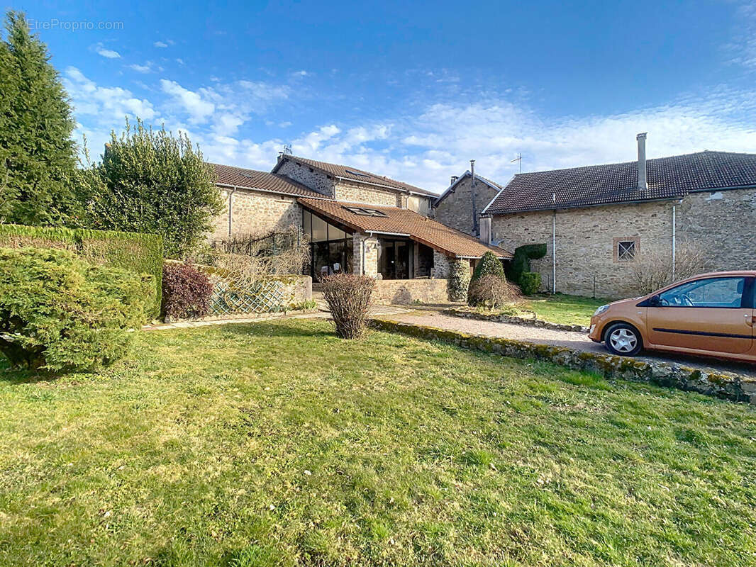 Maison à SAINT-JUNIEN