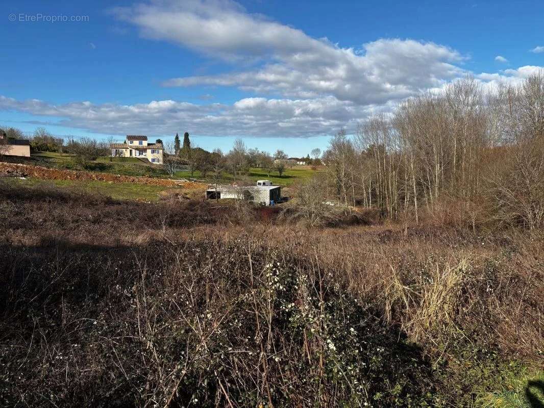 Terrain à COULOUNIEIX-CHAMIERS