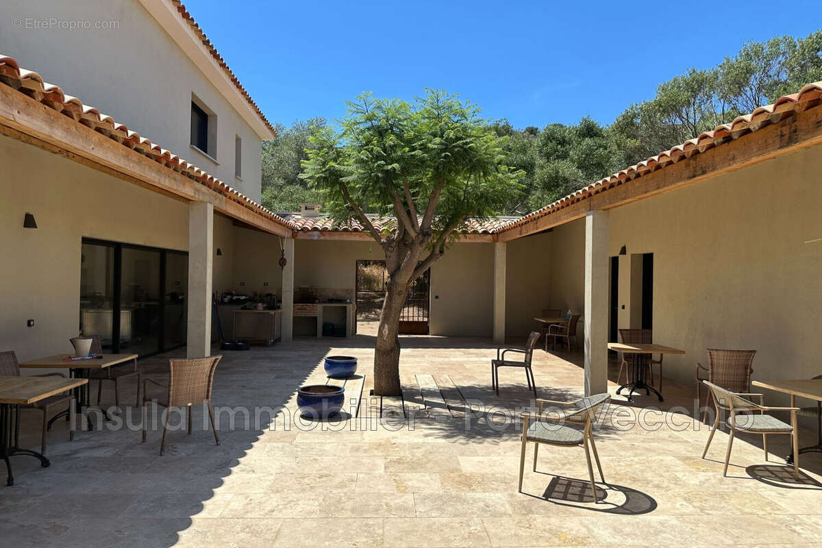 Maison 263 m² à Porto-Vecchio  - photo 2