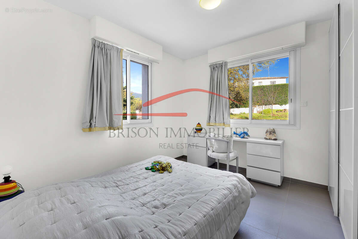 Maison à ROQUEFORT-LES-PINS