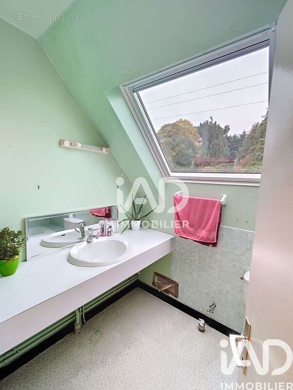 Maison 167 m² à Trans-La-Foret  - photo 8