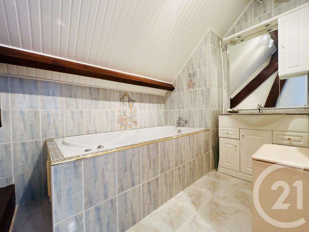 Maison à VERNEUIL-SUR-VIENNE