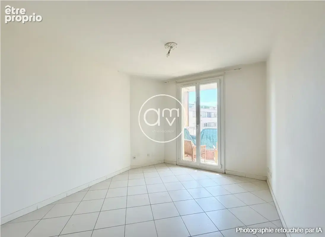 Hyères gare   t2 de 57 m2 avec balcon - residence avec ascenseur - photo 6
