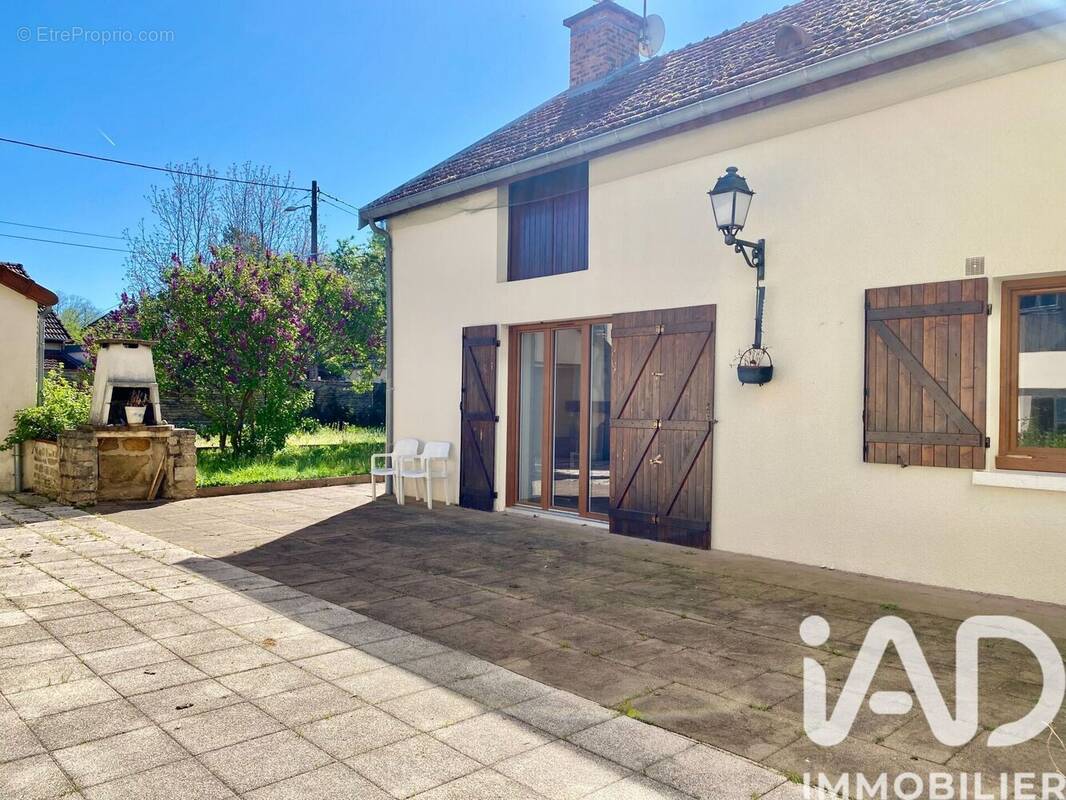 Photo 1 - Maison à CHATEAUVILLAIN