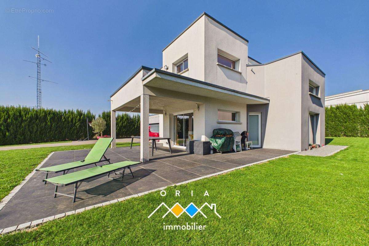 Maison à THIAUCOURT-REGNIEVILLE