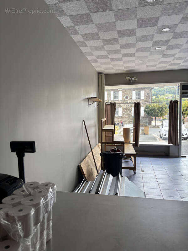 Commerce à VIC-SUR-CERE