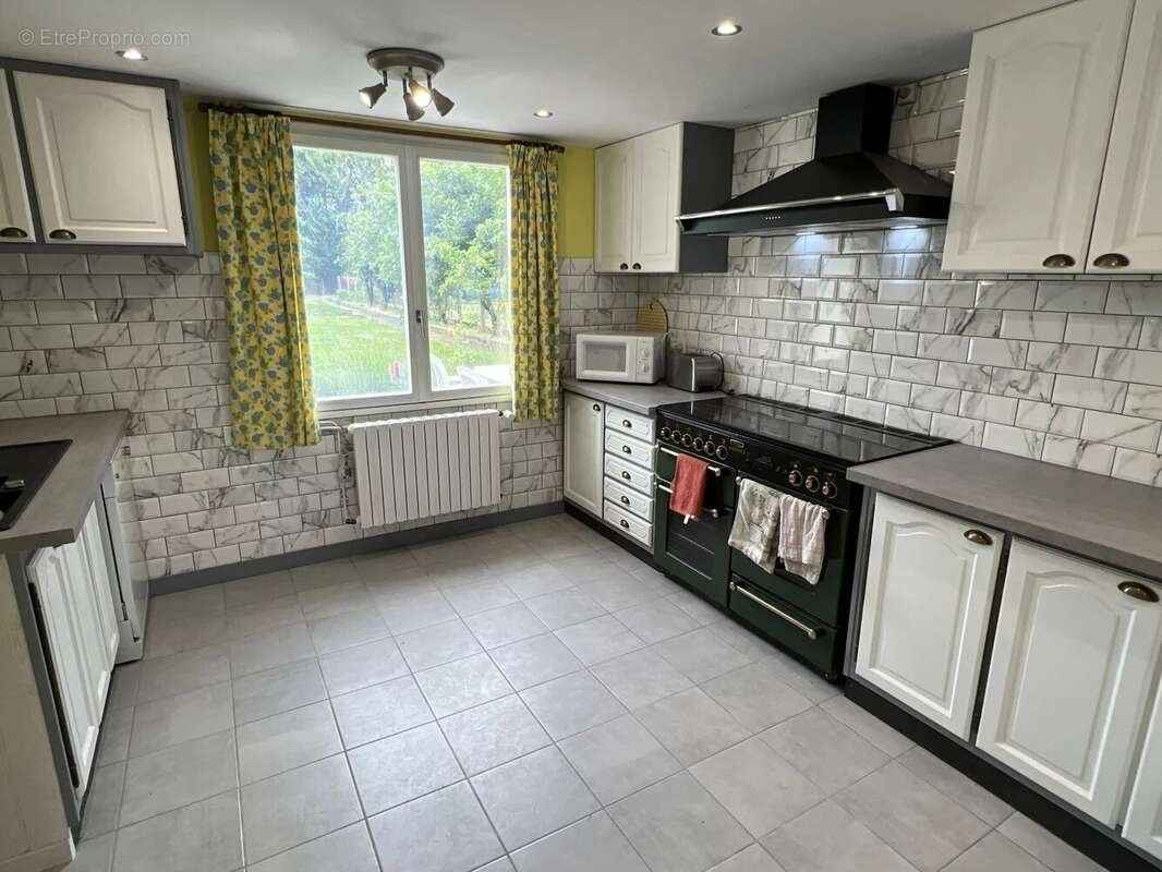 Maison à MEZIERES-SUR-ISSOIRE