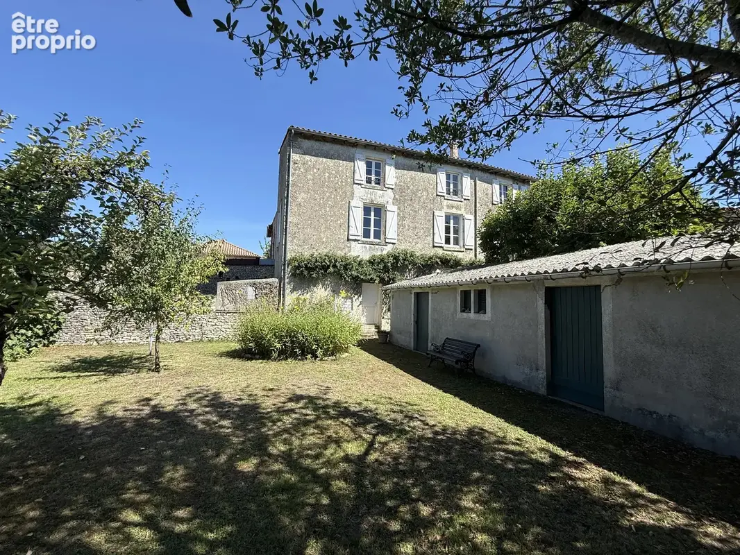 Elégante maison de ville de 3/4 chambres avec jardin de cour privé et petit verger. - photo 18