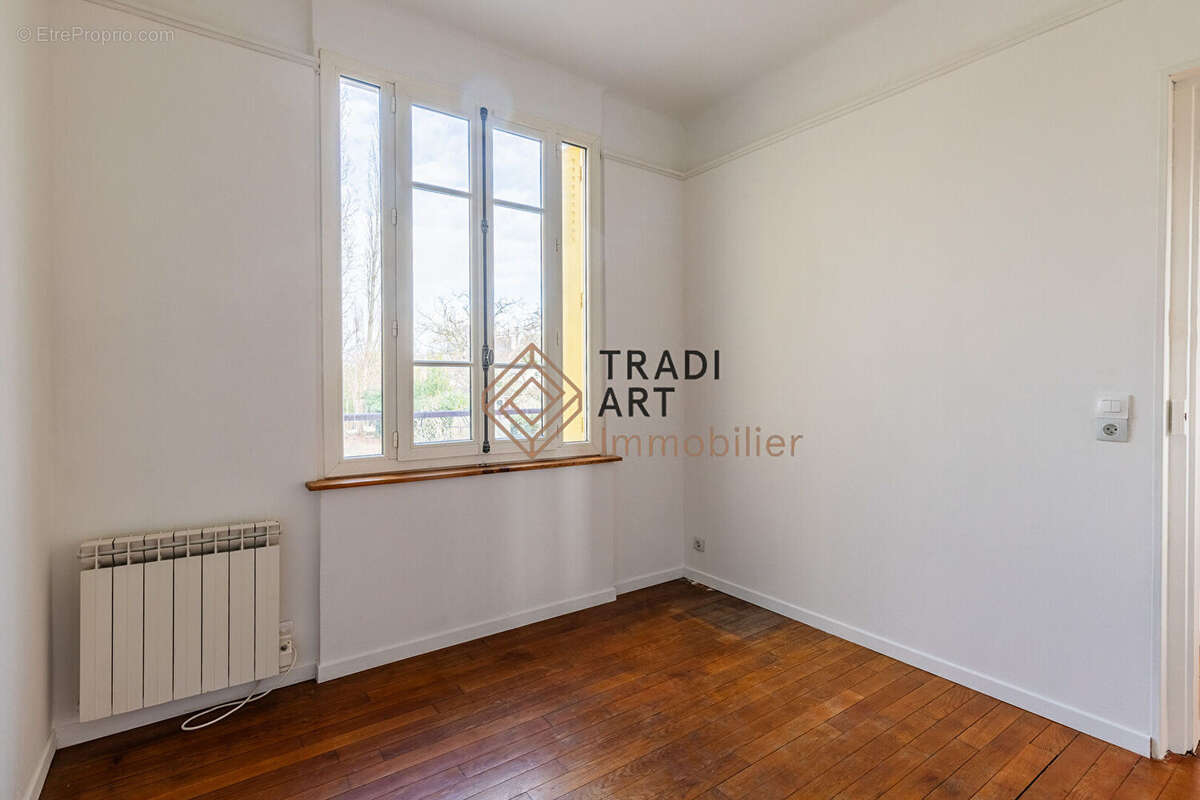 Maison à SAINTE-GENEVIEVE-DES-BOIS