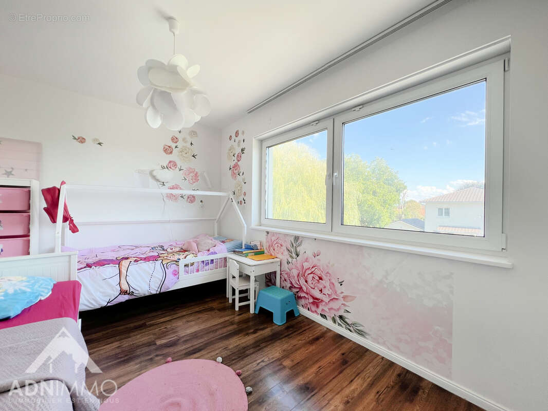 Maison à SAINT-GENIS-POUILLY