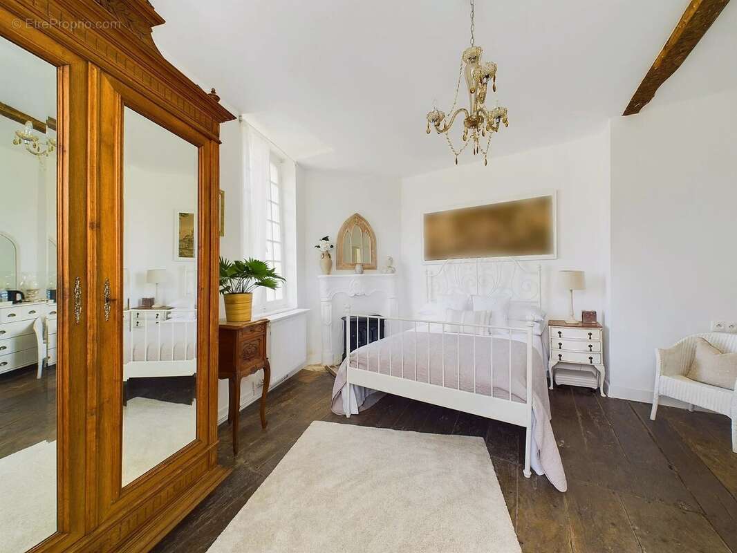 Maison à LA ROCHEBEAUCOURT-ET-ARGENTINE