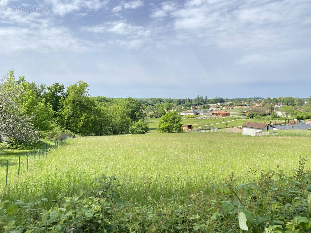 Terrain à CHAMPCEVINEL