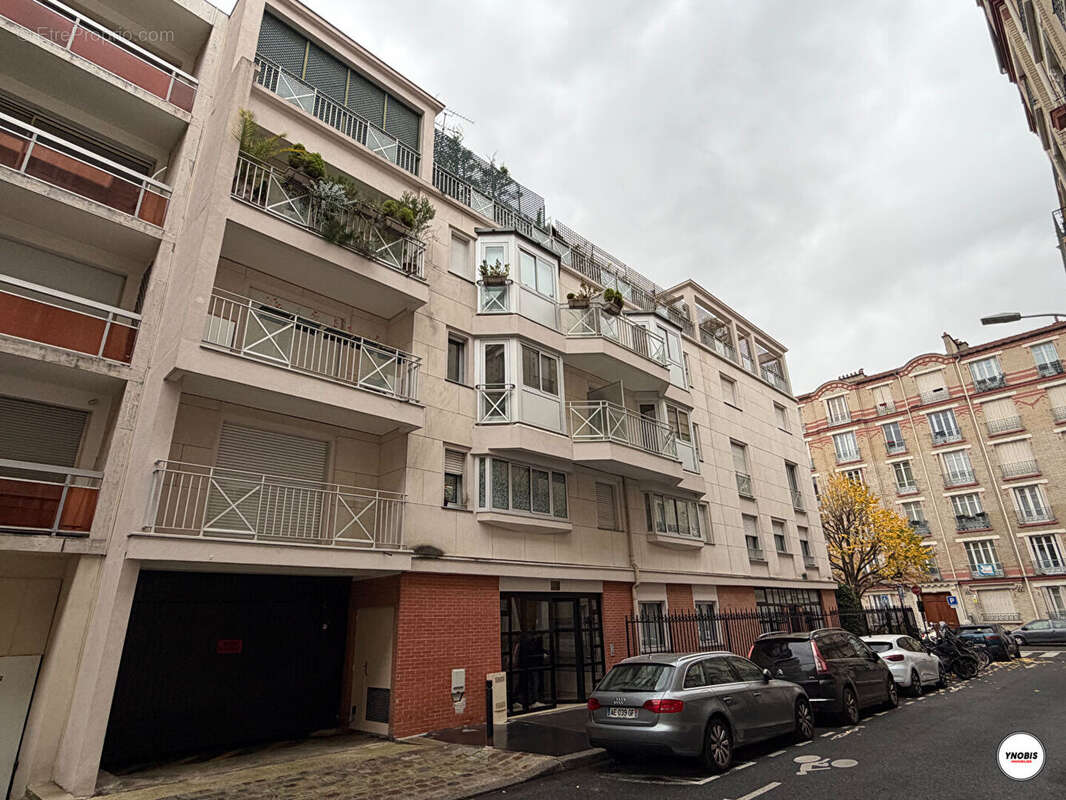 Appartement à COURBEVOIE