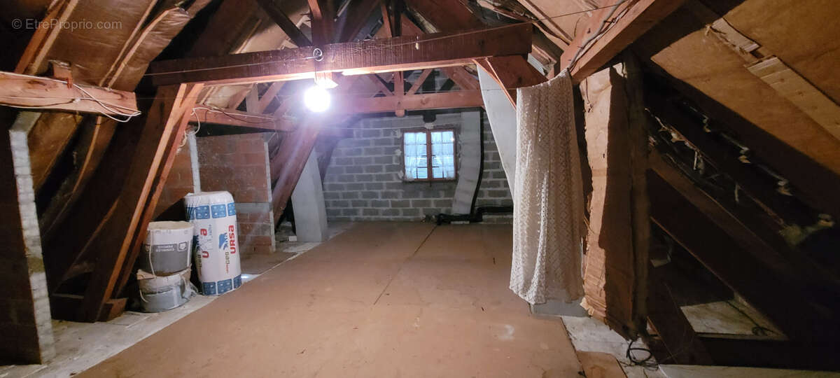 À Hagetmau, 125m2 habitables au coeur de la ville. - photo 8