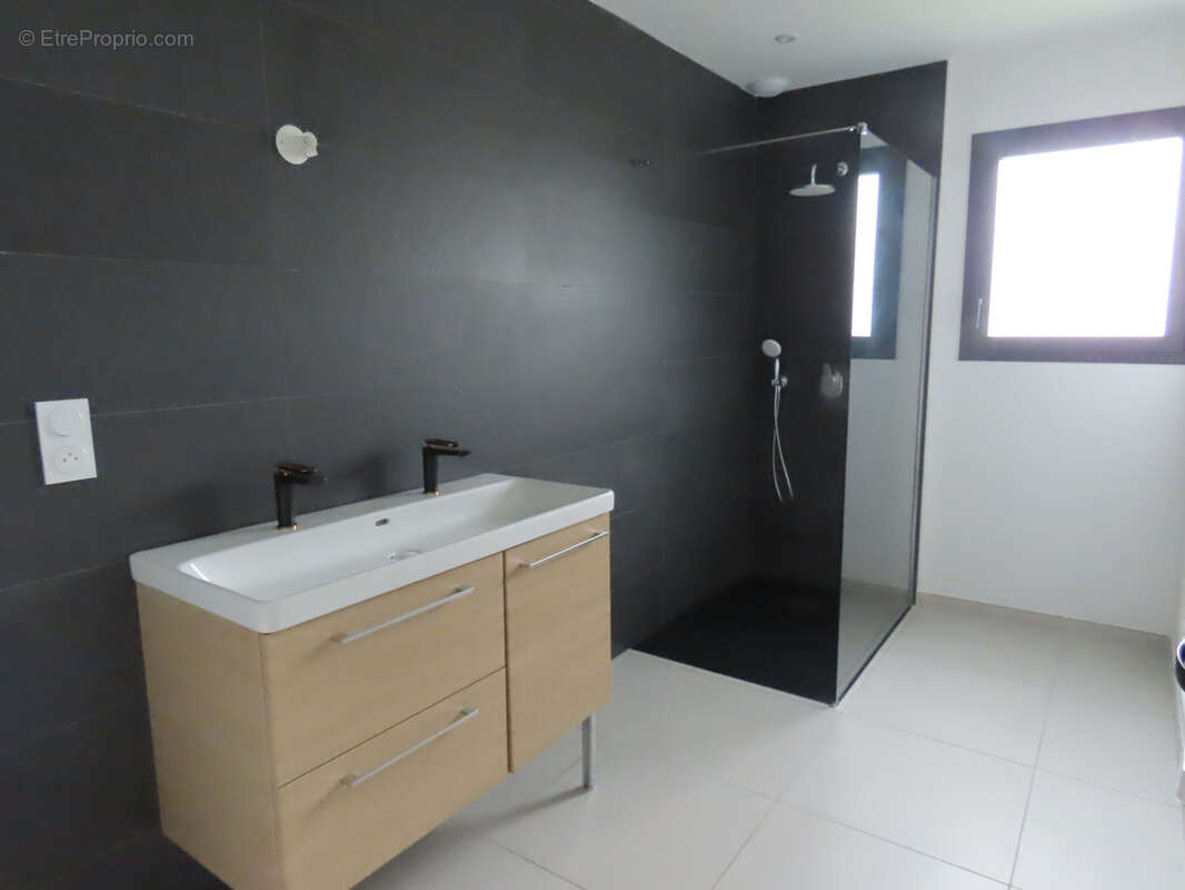 Maison à COGNAT-LYONNE