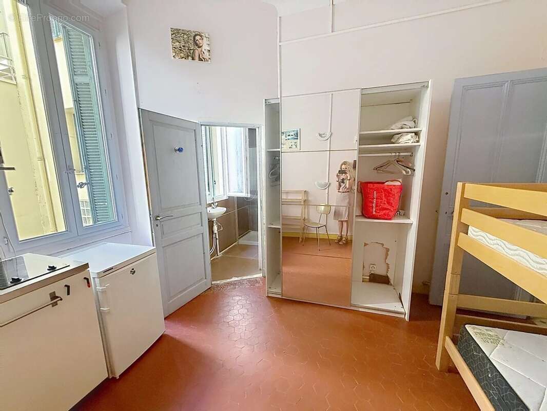 Cannes 300 m. palais : bourgeois a renover + jardin - photo 3