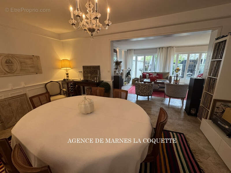 Maison à MARNES-LA-COQUETTE