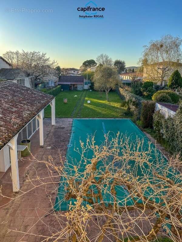 Maison à vendre 6 pièces  de 165m2 habitables sur terrain de 770m2 avec piscine et garage - photo 2