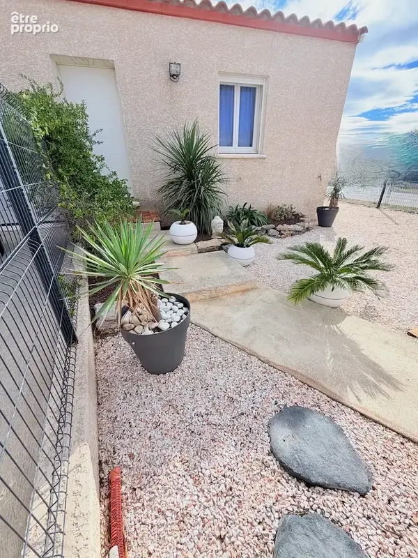 Villa contemporaine, 2 chambres, garage et terrasse avec pergola bioclimatique - photo 1