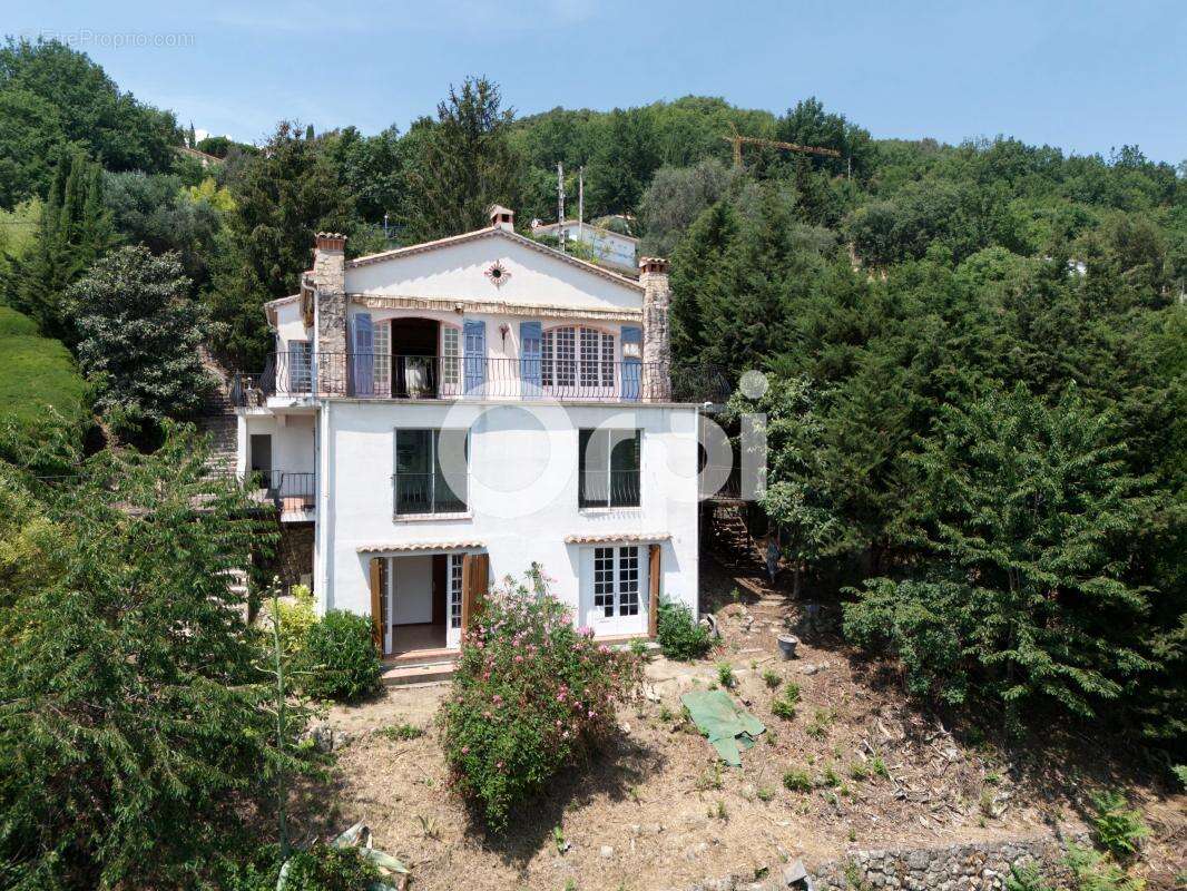 Opportunité à saisir ! appartement à rafraichir - t3 - jardin attenant + stationnement privatif + cave - photo 8